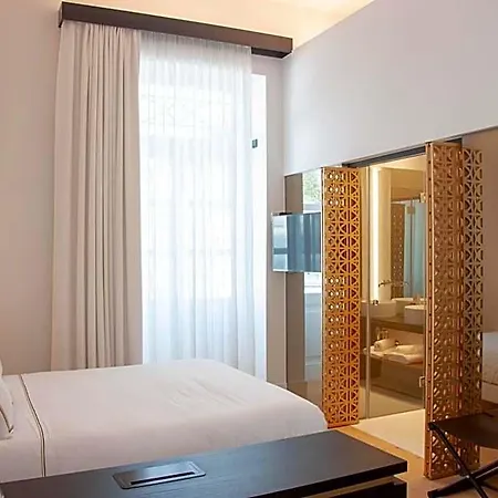 S Paul Hotel